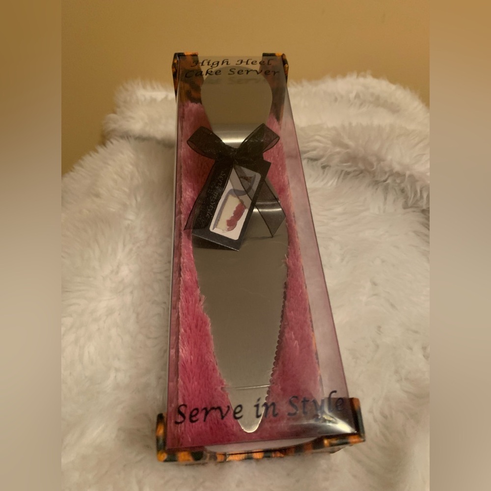WILD EYE DESIGNS leopard, print, high heel stiletto cake server NIB NWT